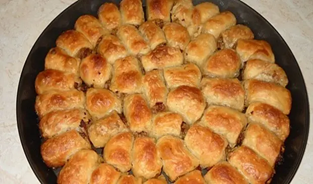 TRADICIONALNI RECEPT KOJEG SU KORISTILE NAŠE BAKE: Vrhunska pita ,predivnog ukusa