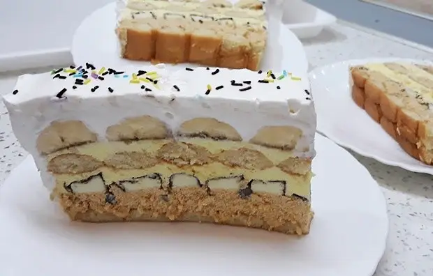 Možete li da zamislite lepši slakiš od kremaste torte sa bananama i čokoladnim bananicama.